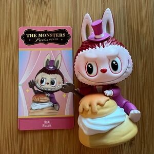 Labubu Patisseries series eclair figurine